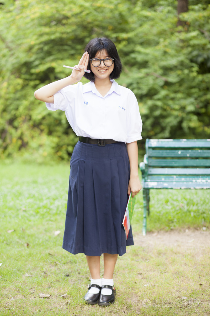 女学生快乐的笑