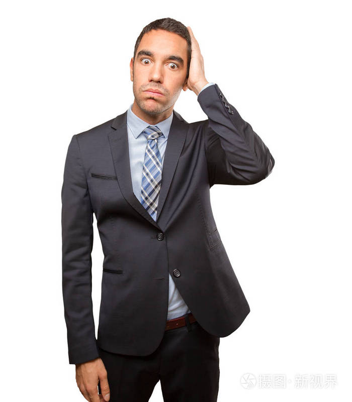 紧张的年轻人做着抑郁的手势