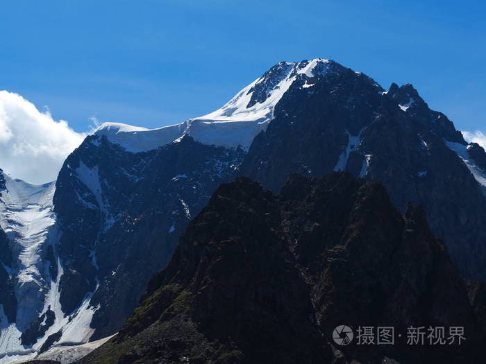 俄罗斯阿尔泰山脉的壮丽景色