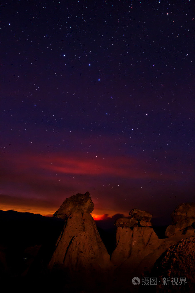 在夜晚的星空北斗七星