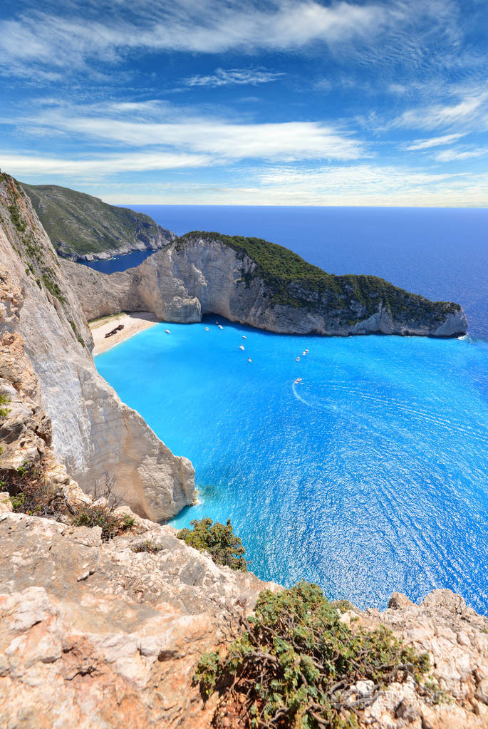 在希腊扎金索斯岛上的 navagio 海滩照片-正版商用图片09dlvc-摄图新