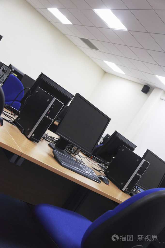 办公室工作区与计算机照片-正版商用图片09dmn5-摄图新视界