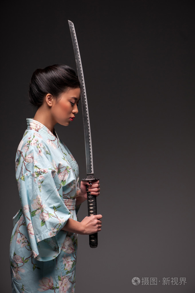 日本女人与武士刀照片-正版商用图片09do3b-摄图新视界