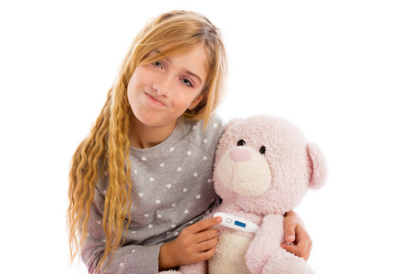 玩具熊温度计与流感的金发女孩