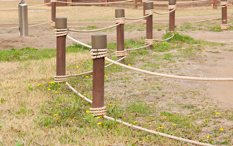 绳子栅栏图片