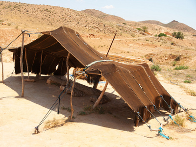 在撒哈拉大沙漠，突尼斯的帐篷