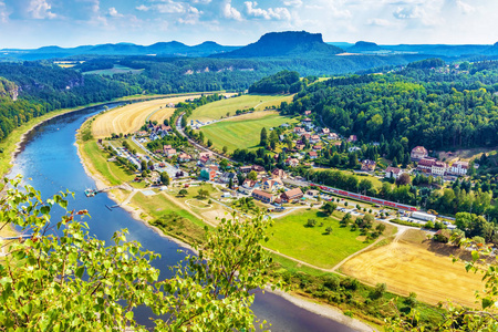 从德累斯顿岩石形成看 Rathen萨克森德国的风景夏日空中全景