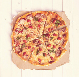 美味的熟的披萨顶视图