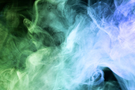 黑色的背景上有浓重的蓝色和绿色烟雾。从 vap 的烟雾背景