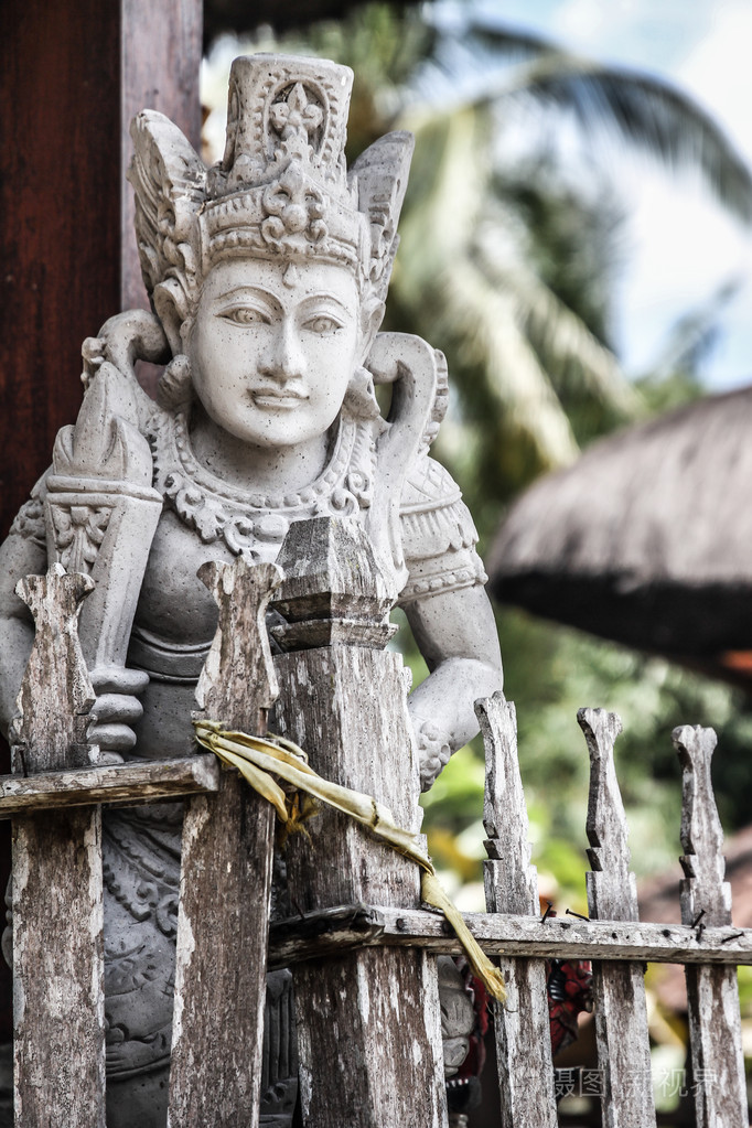 雕刻的宗教雕像-巴厘岛,印度尼西亚