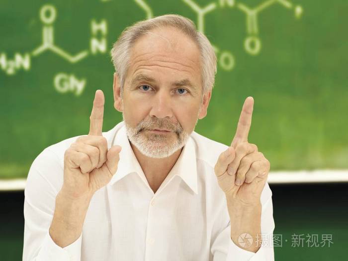 资深学者科学家教师男子示意用手指向上
