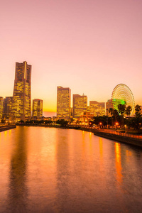 日本暮色中的横滨城市天际线美丽建筑