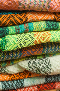 不同颜色的织物, 玛雅风格的图案