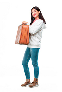 年轻漂亮的女人与皮革箱子行李