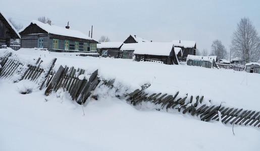 在冬天的俄罗斯村庄
