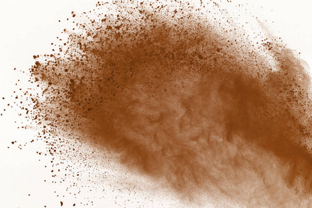 白色背景下的干土爆炸分离图片