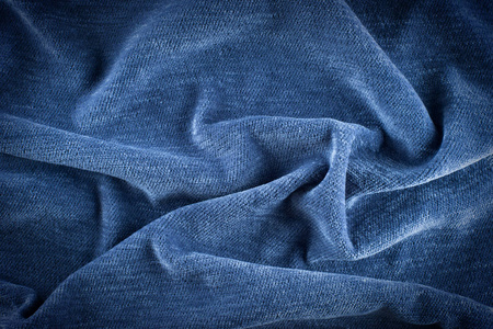 纺织和纹理的概念   封闭的皱的织物背景。抽象的背景下，空模板。顶视图