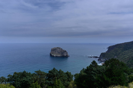 西班牙大西洋沿岸的一个岩石小岛。孤独和放弃的感觉