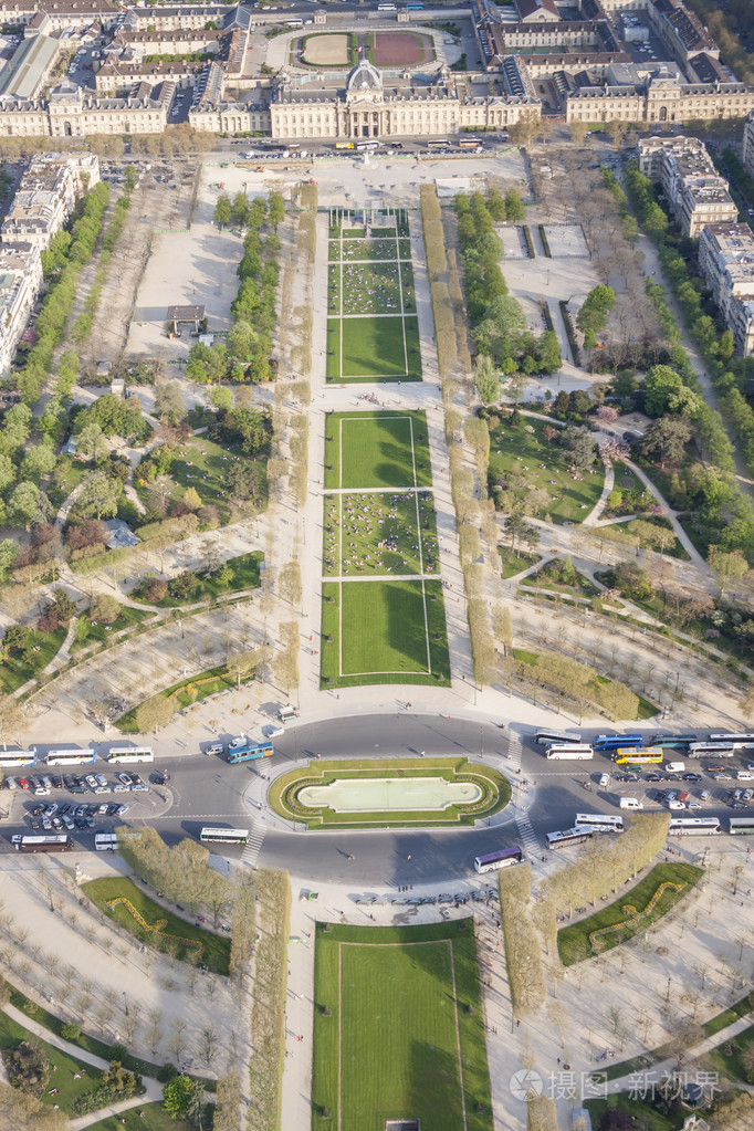 鸟瞰图从埃菲尔铁塔上 champ de 火星-巴黎照片-正版商用图片09gzp9-