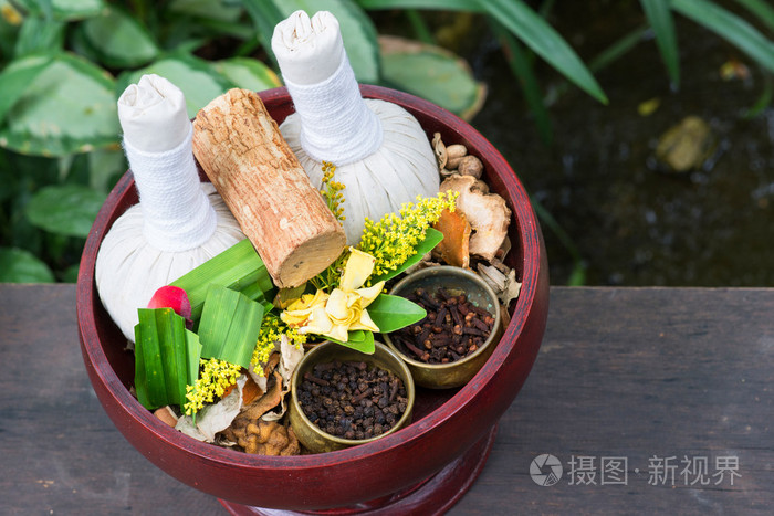 泰国传统草药球和香草
