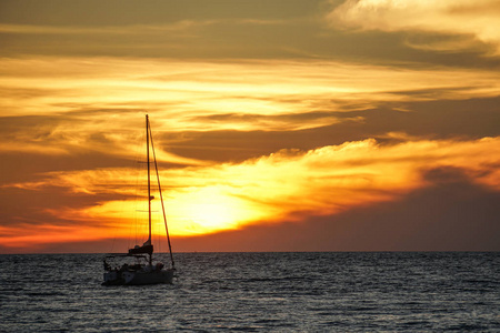 泰国 kood 海滩, 日落船橙色天空人小船, 皮划艇剪影