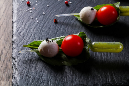 烤面包 caprese 橄榄油