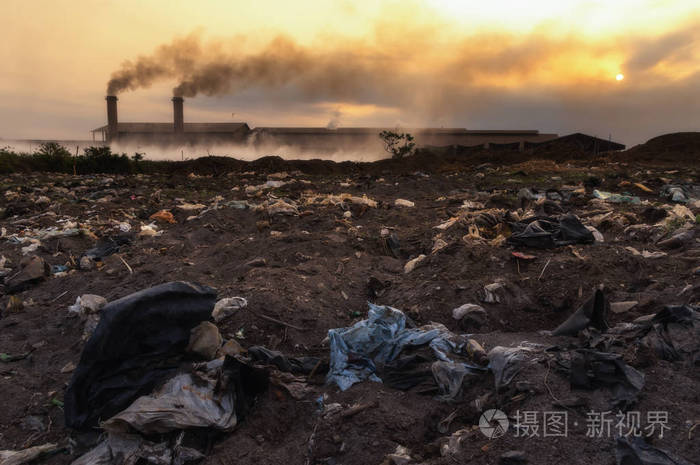 烟囱黑烟的工业废料和空气污染