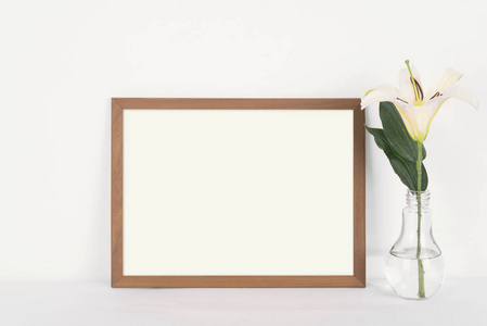 设计样机模板用木制空白相框装饰照片