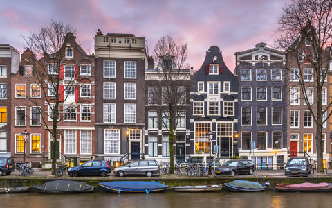 详细的运河房屋在阿姆斯特丹 Brouwersgracht