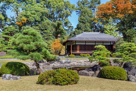 希尔立 en 花园和茶馆在日本京都二条城