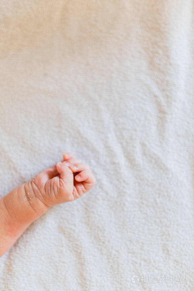 新生拳头显示他们的力量