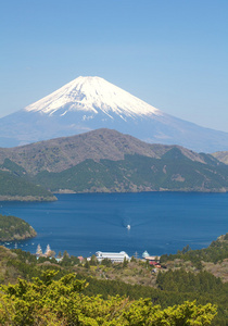 在冬季的富士山和阿希湖