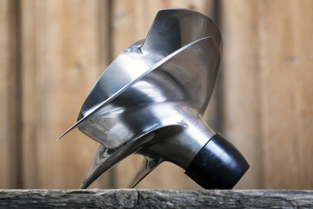 船用不锈钢制成的螺旋桨快艇照片