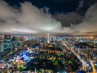 美丽的城市与建筑学和大厦在东京风景日本在晚上