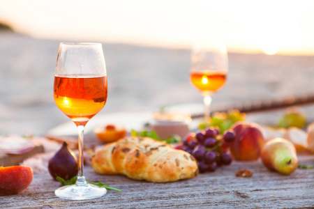 浪漫晚餐, 朋友聚会, 夏日, 食物和饮料概念照片