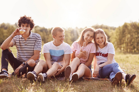 开心表情图片-开心表情素材-开心表情插画-摄图新视界