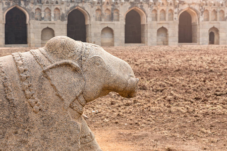 象马厩, 亨比, 卡纳卡, 印度的大象雕塑