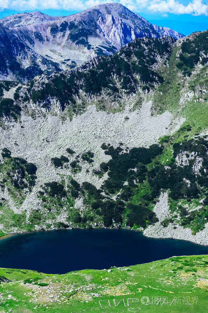 美丽的高山山峰, 令人惊叹的湖泊, 夏日。巴尔干, Pirin 山脉, 保加利亚