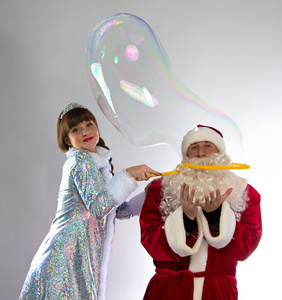 在泡沫里面的圣诞老人画像