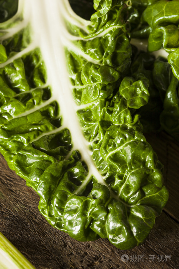 新鲜的有机绿色甜菜