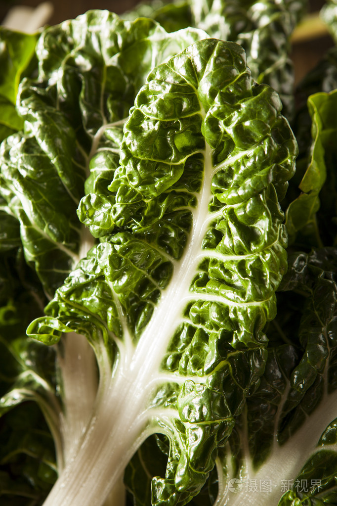 新鲜的有机绿色甜菜