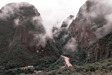 在云端的高山