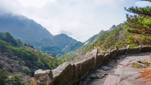 黄山国家公园的山路。中国