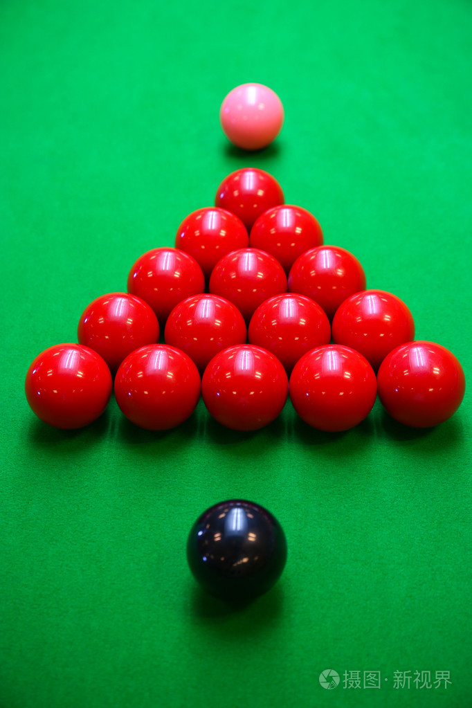 斯诺克台球球上斯诺克台球斯诺克或池上绿色的桌子国际体育游戏