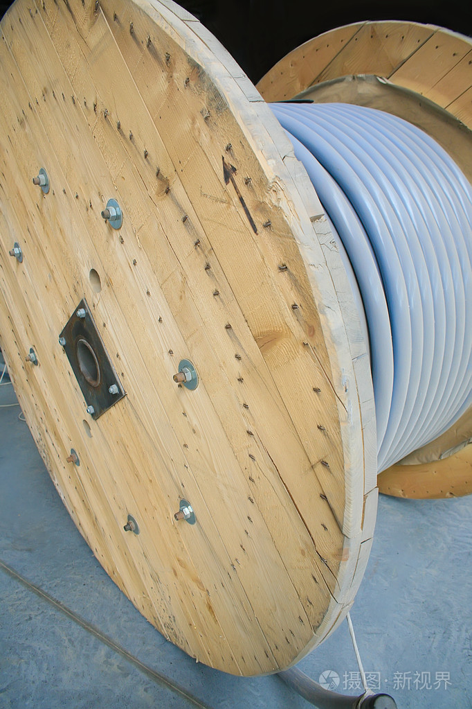 线圈与强大的电力电缆