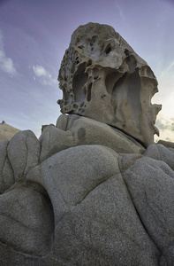由海洋和撒丁岛南部海岸的恶劣天气塑造和雕刻的特殊花岗岩岩石。位置蓬塔莫伦蒂斯
