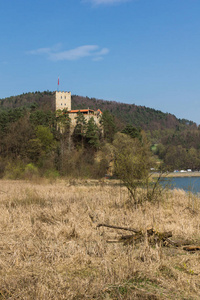 Tropsztyn 城堡在 Dunajec 河在 Wytrzyszczka, 波兰