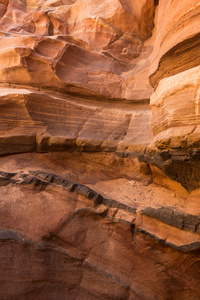 在西奈沙漠，埃及的彩色峡谷中的石头