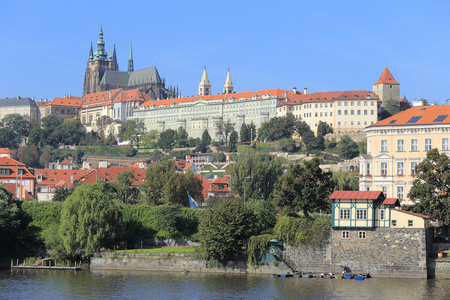 查看秋布拉格市以上河伏尔塔瓦河，捷克共和国