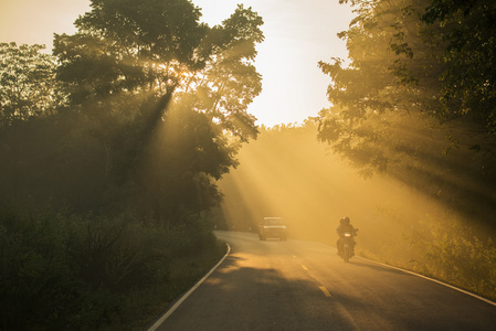 泰国背光和太阳耀斑长路图片